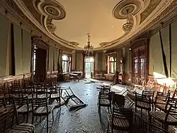Salle en noyer,