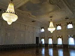 La salle de bal.