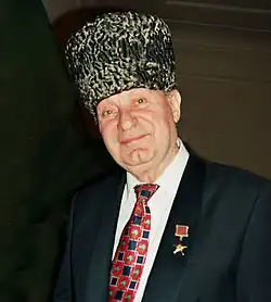 Toque en astrakhan (Makhmud Esambayev)