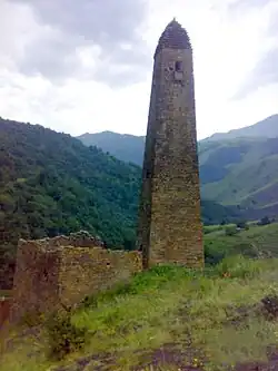 Exemple de tour de garde tchétchène, celle de Motsaroï&nbsp;(ru) d'architecture vainakh&nbsp;(ru).