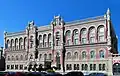 Le bâtiment de la Banque nationale d'Ukraine (1905,1934); styles architecturaux: gothique italien, renaissance italienne.