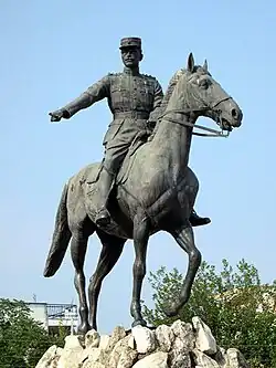 Statue de Nikólaos Plastíras à  Kardítsa.