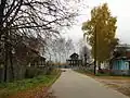 Une rue du village en automne