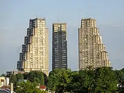 Porte de l'Est (en) (1976) conçue par Vera Ćirković à Belgrade