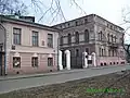 Vue de la rue, à gauche la maison où vivaient les Dobrolioubov.