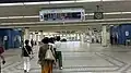 À l'intérieur de la porte d'embarquement