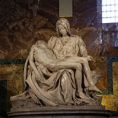 Sculpture en marbre de la Vierge Marie tenant sur ses genoux le corps mort de Jésus-Christ.