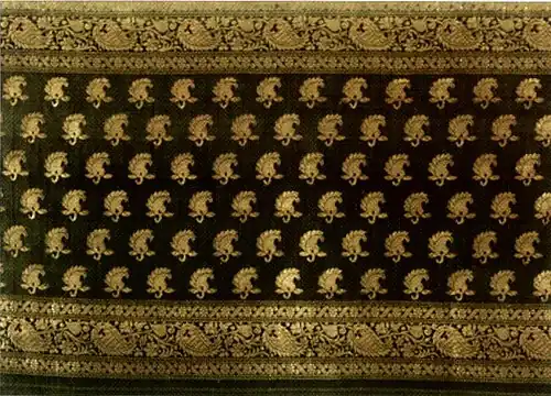Brocart de soie travaillé en Zari, manufacturé à Bénarès en Inde septentrionale, début du XXe&nbsp;siècle (Honolulu Academy of Arts).