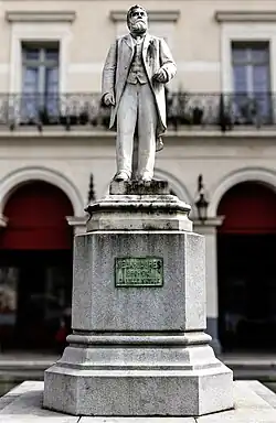 Le monument au tribun castrais Jean Jaurès par le sculpteur Gabriel Pech