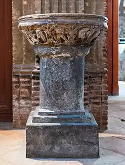 Le bénitier roman