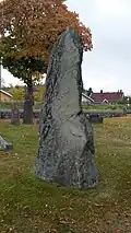 Vue du menhir no&nbsp;3 en 2013.