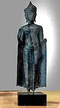 Buddha paré Bronze de l'école d'Ayutthaya XVe&nbsp;siècle (Inv. D 70 1 28). Thaïlande actuelle