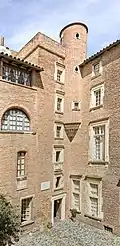 Dumay : tour d'escalier et sa tourelle.