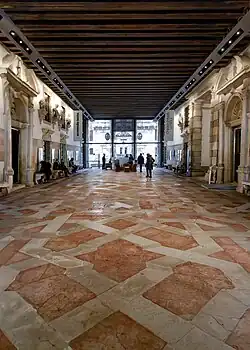 Portego, vue depuis l'entrée sur le grand canal vers la cour intérieure