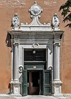 Le portique sur le Campo San Francesco