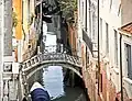 Ponte del Forner reliant la Calle éponyme avec le fondamenta Pesaro vu depuis Ca' Pesaro