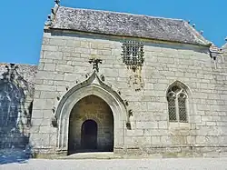 Le porche-sacristie-salle de délibération (XVIe&nbsp;siècle).