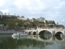 La Meuse, le pont de Jambes et la citadelle de Namur.