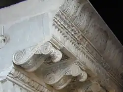 Fragment de la corniche du temple.