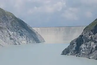 Barrage et lac.