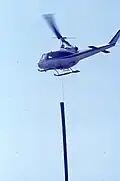 Transport de poteau par hélicoptère