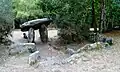 Ensemble mégalithique de Quélarn : restes d'une allée couverte ayant l'apparence d'un dolmen.