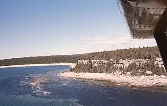 Golfe Saint-Laurent, archipel Mingan, îles, monolithes, végétation de rivages froids