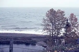 La mer, pluie battante et vents fous, chemin des Coudriers