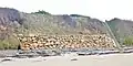 Plage de Kervel : muret de protection contre l'érosion littorale.