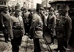L'empereur Charles Ier lors d'une revue de troupe en 1917 à Czernowitz