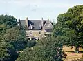 Le château du Tal Mor vu depuis le fleuve côtier Aven.