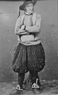 Portrait d'un homme de Plogonnec vêtu à la mode de Quimper (photographie de Joseph Villard, musée de Bretagne)