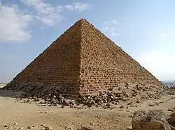 Angle sud-ouest de la pyramide.