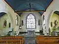 Île-Tudy : la nef, le chœur et le maître-autel de l'église paroissiale.