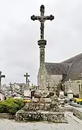Le calvaire de l'enclos paroissial de l'église Saint-Mélar de Meilars.