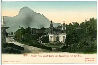 Le Bořeň en arrière-plan avec la source de l'eau de Bilin.
