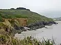 Falaise, avec éboulis récents, entre l'anse de Ty Mark et l'anse de Kervigen.
