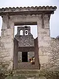 Vue depuis l’entrée du cimetière.