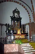 L'autel en marbre de la basilique San Nazaro.