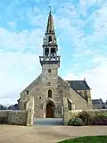 Coat-Méal : la façade de l'église paroissiale Notre-Dame-des-Sept-Douleurs.