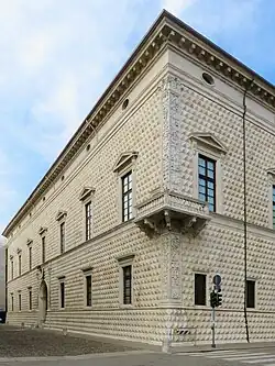 Vue angulaire des façades.