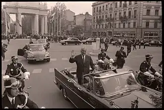 Georges Pompidou à bord de la Présidentielle en 1971 à Toulouse.