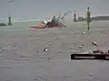 Le chalutier L'Estran échoué à la sortie du port de Saint-Guénolé entre le 20 et le 30 janvier 2014.