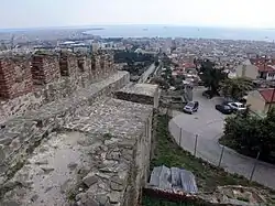 sommet du mur.