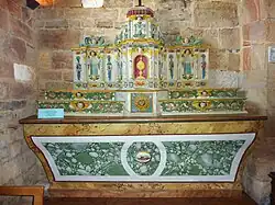 Autel latéral du XVIIe dans la chapelle.