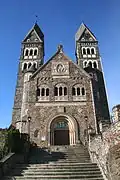 L’église Saints-Côme-et-Damien (1910-1912).