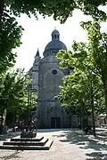 Vue extérieure depuis le parvis.