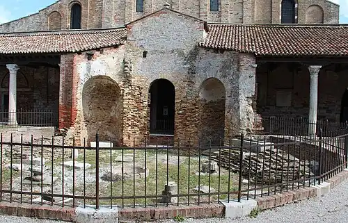 Le narthex.