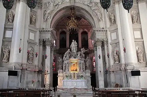 Le chœur.