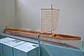 Maquette d'un cargo à fond plat tel que découvert à Zwammerdam, Musée de la navigation antique, Mayence.